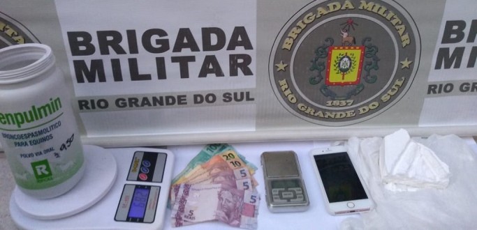 DOIS HOMENS SO PRESOS POR TRFICO DE DROGAS NO BGV