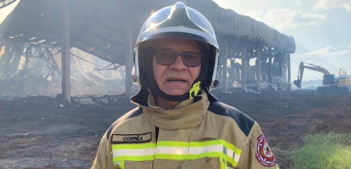 COMANDANTE DOS BOMBEIROS DE VACARIA FALA SOBRE COMBATE A INC�NDIO EM IND�STRIA