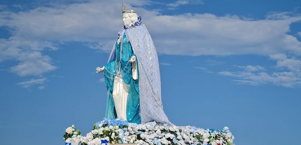 HOMENAGENS OFICIAIS A IEMANJ NO CASSINO TIVERAM INCIO EM 1975
