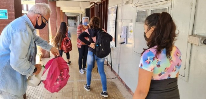 ESCOLAS ESTADUAIS RETOMAM AULAS PRESENCIAIS OBRIGAT�RIAS 