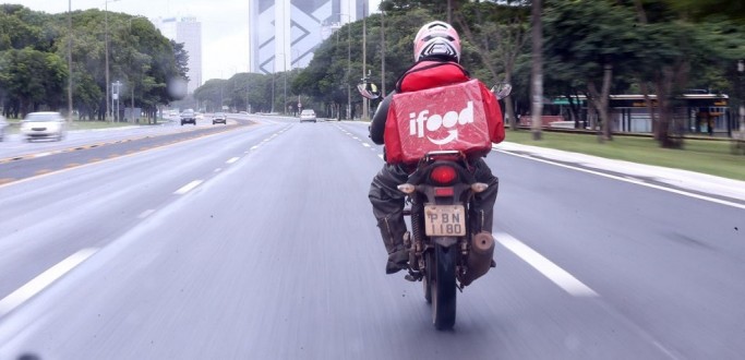 ENTREGADORES DE APLICATIVOS PEDEM LEGISLAO ESPECFICA PARA CATEGORIA