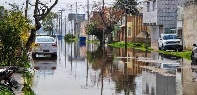 N�VEL DA LAGUNA SOBE E DEFESA CIVIL J� REGISTRA MORADORES FORA DE CASA