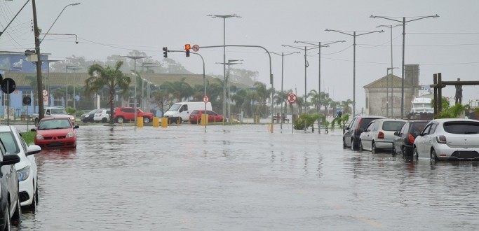 N�VEL DA LAGUNA SOBE E NOVOS ALAGAMENTOS ATINGEM A CIDADE DO RIO GRANDE