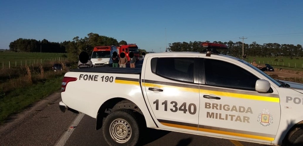 JOVEM MORRE E OUTROS TRS FICAM FERIDOS EM SADA DE PISTA, NA BR 471, EM SVP
