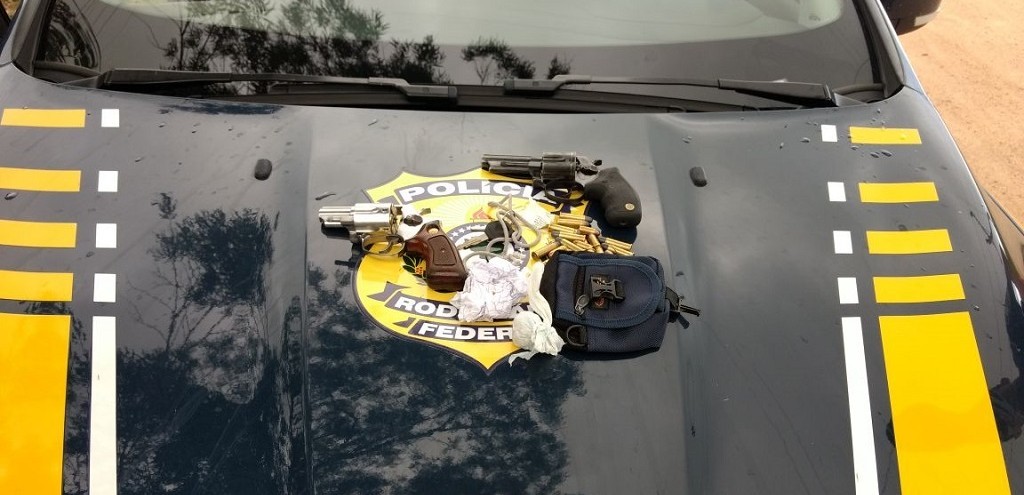 HOMENS SO PRESOS POR TRFICO DE DROGAS NA BR 116