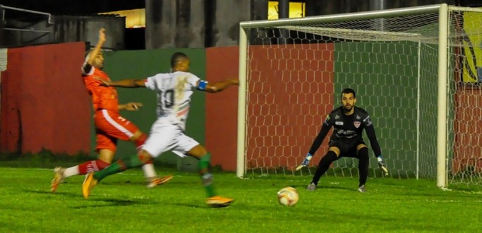 SO PAULO PRESSIONA, MAS NO SAI DO EMPATE COM O GUARANY DE BAG NO ALDO DAPUZZO