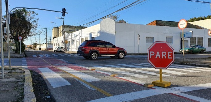 SEM SINALEIRA, BENJAMIN  PREFERENCIAL NO CRUZAMENTO COM A VICE-ALMIRANTE ABREU