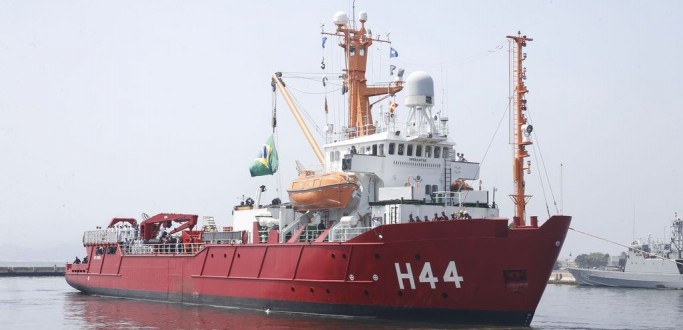 NAVIO ARY RONGEL PARTE RUMO  ANTRTICA PARA APOIAR PESQUISA BRASILEIRA