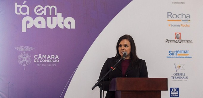 GIANE GUERRA REALIZA PALESTRA NA C�MARA DE COM�RCIO