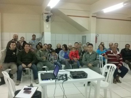 REUNI�O COMUNIT�RIA NA PAR�QUIA DA SANTA TEREZA