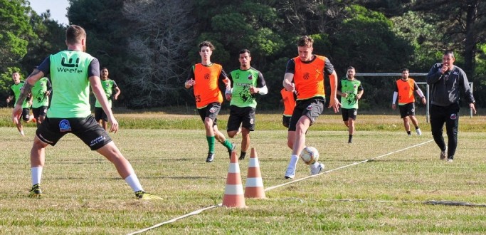 SO PAULO TREINA NO CENTRO ESPORTIVO DA FURG