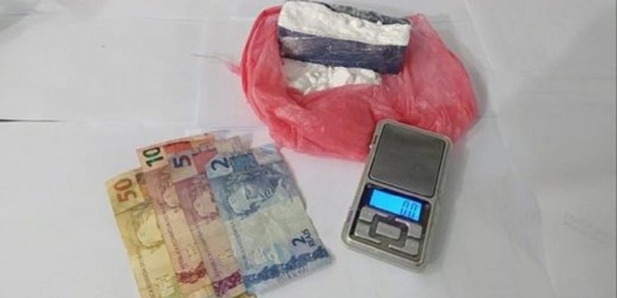 BM PRENDE HOMEM POR TRFICO, DESOBEDINCIA E RESISTNCIA EM SANTA VITRIA DO PALMAR