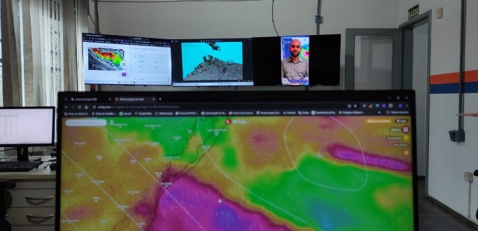 PREFEITURA DE RG ALERTA PARA QUE POPULA��O RIBEIRINHA INICIE SEUS DESLOCAMENTOS EM RAZ�O DOS POSS�VEIS IMPACTOS DAS CHEIAS