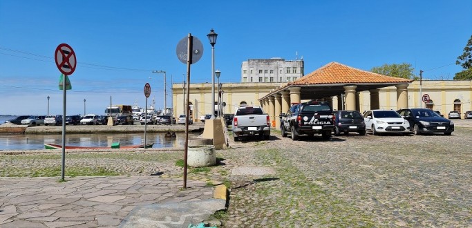 CORPO DE HOMEM  LOCALIZADO NA LAGOA DOS PATOS PRXIMO A DOCA DO MERCADO PBLICO