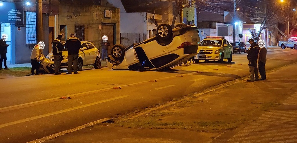 CAPOTAMENTO DE VECULO  REGISTRADO NA DOM BOSCO, EM RIO GRANDE