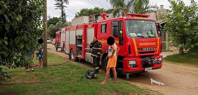 INC�NDIOS EM RESID�NCIAS NO CASSINO E NO BUCHOLZ MOBILIZAM OS BOMBEIROS