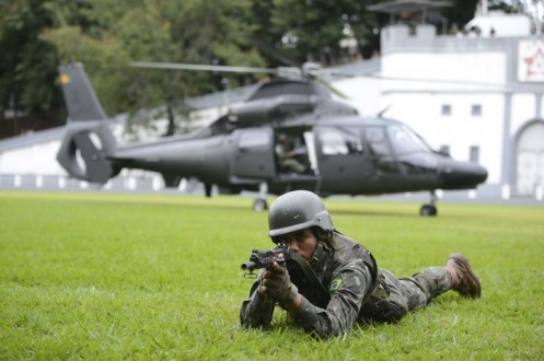 PESQUISA APONTA QUE AS FORAS ARMADAS SO A INSTITUIO EM QUE A POPULAO MAIS CONFIA
