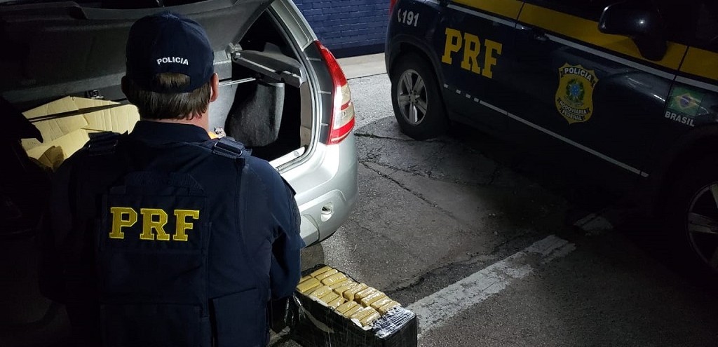 IDOSO E JOVEM SO PRESOS TRANSPORTANDO 39 KG DE MACONHA NA BR 116