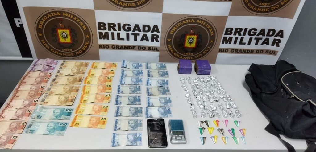 HOMEM  PRESO PELO 5 BPCHQ POR TRFICO DE DROGAS, NO BAIRRO SO MIGUEL