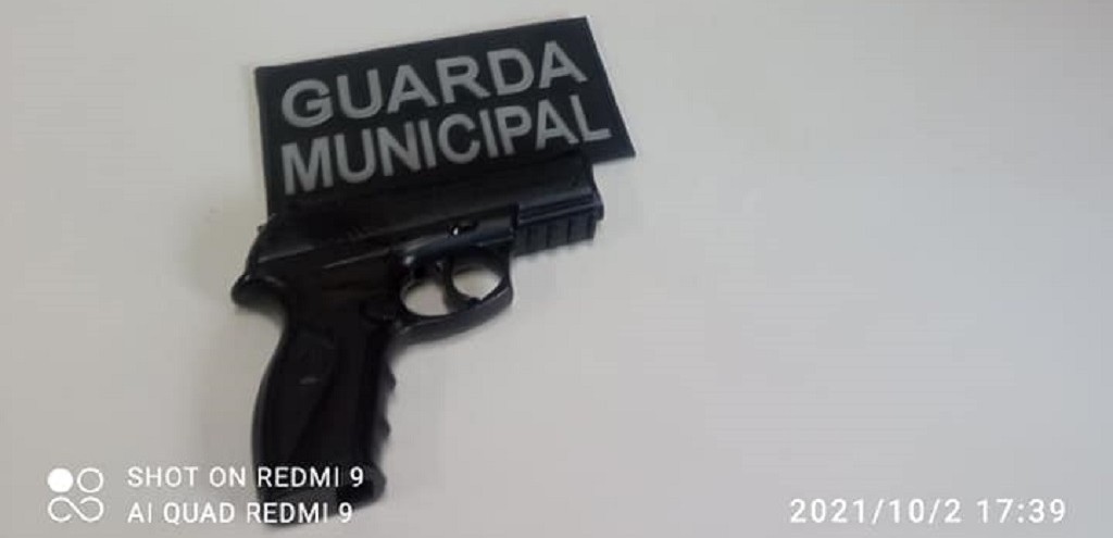 GM PRENDE HOMEM QUE ASSALTOU IDOSAS EM PONTO DE NIBUS DA RUA VICE-ALMIRANTE ABREU