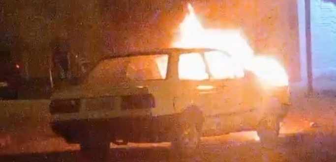 INC�NDIOS EM VE�CULO E OBRA DE CRECHE MOBILIZAM BOMBEIROS EM RG