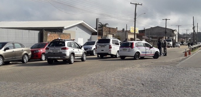 HOMEM  MORTO A FACADAS EM SO JOS DO NORTE