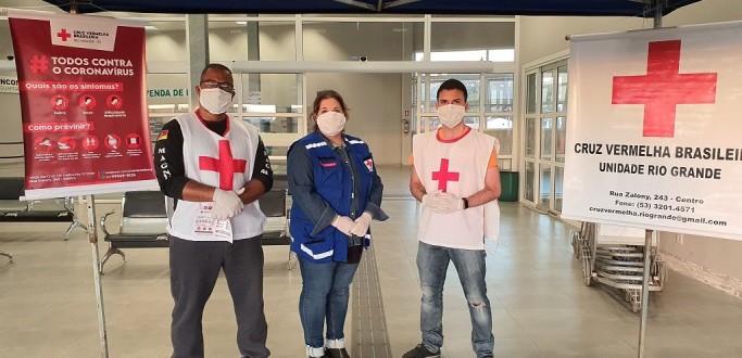 CRUZ VERMELHA MONTA POSTO DE TRIAGEM NA RODOVI�RIA