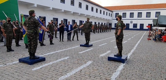 TENENTE-CORONEL FL�VIO TOSTES ASSUME O COMANDO DO 6� GAC