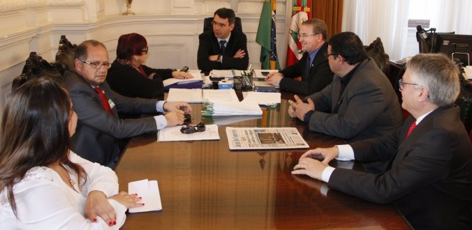 VEREADORES RIO-GRANDINOS S�O RECEBIDOS PELO SECRET�RIO F�BIO BRANCO