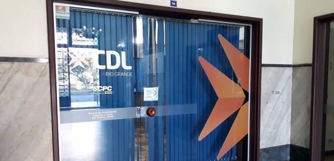 CDL SOLICITA QUE COMERCIANTES LIBEREM E INCENTIVEM FUNCION�RIOS PARA VACINA��O