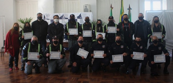 PREFEITURA FORMA 13 NOVOS AGENTES DE TRNSITO