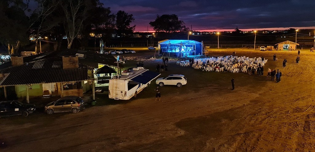 1� ACAMPAMENTO FARROUPILHA � INAUGURADO NO CAMPING MUNICIPAL, EM RG