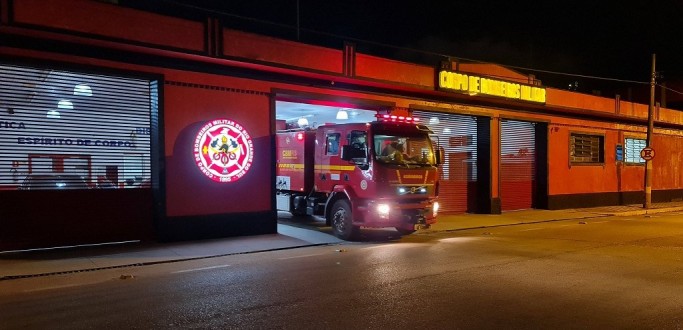 CASA NA HENRIQUE PANCADA � PARCIALMENTE DESTRU�DA EM INC�NDIO