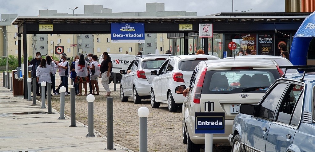 DRIVE-THRU DE VACINAO ACONTECE NESTA QUINTA NO SHOPPING PRAA RIO GRANDE