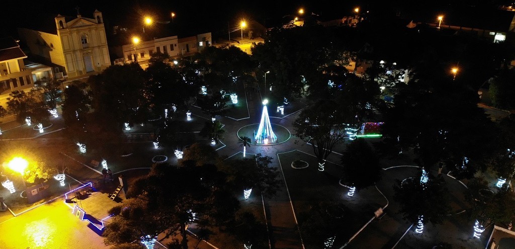 ILUMINAO DE NATAL DA PRAA CENTRAL DE HERVAL  INAUGURADA