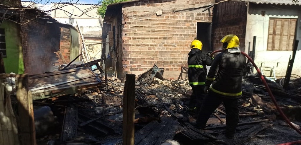 CASA  DESTRUIDA POR INCNDIO EM SO LOURENO DO SUL