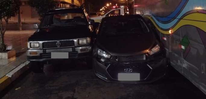 AGENTES DE TRNSITO ATENDEM DOIS ACIDENTES EM MENOS DE UMA HORA, NA AVENIDA PELOTAS