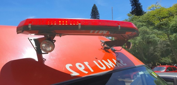 DUAS PESSOAS FICAM FERIDAS EM ACIDENTE ENTRE CARRO E MOTO NA BR 392, EM RG