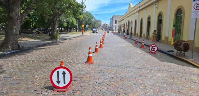 ALTERAO PROVISRIA DEIXA GENERAL OSRIO COM MO DUPLA, NO TRECHO EM FRENTE  PRAA XAVIER FERREIRA
