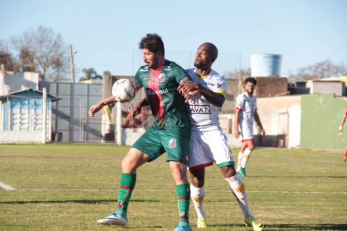 EMPATE HEROICO NO ESTDIO ALDO DAPUZZO (Com trs jogadores expulsos e atuao contestada da arbitragem, So Paulo segura o Brusque e segue em busca da classificao)