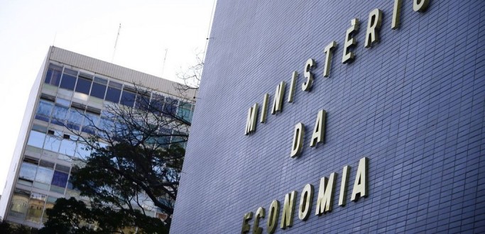 ABERTURA DE EMPRESAS CAI 29,5% EM ABRIL, MOSTRA MINIST�RIO DA ECONOMIA