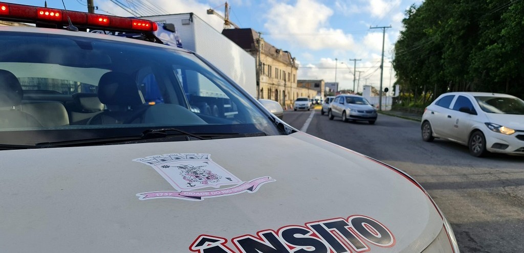 LIGAO DA REDE DE GUA E ESGOTO DO STOK CENTER DEIXA TRNSITO LENTO NA RHEINGANTZ