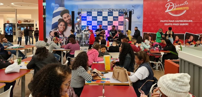 PRA�A SHOPPING REALIZA NOITE ESPECIAL DE DIA DOS NAMORADOS