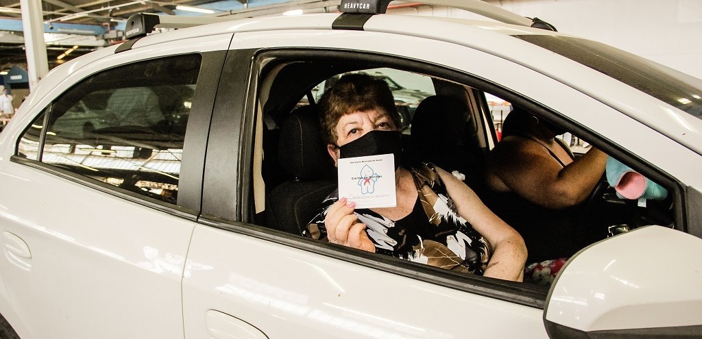 MAIS DE 800 IDOSOS DE 76 ANOS JÁ ESTÃO VACINADOS EM PELOTAS