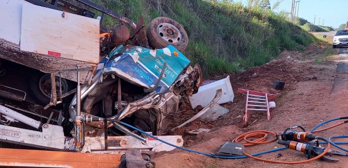 SADA DE PISTA DEIXA MOTORISTA FERIDO NA BR 116, EM TAPES