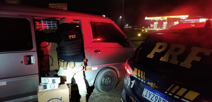 PRF APREENDE MAIS DE 25 MIL MAOS DE CIGARRO NA BR 392, EM RG