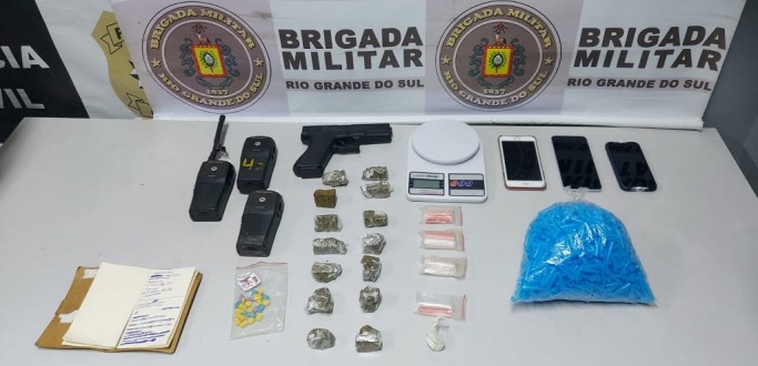 JOVENS SO PRESOS POR TRFICO DE DROGAS NO BAIRRO CASTELO BRANCO