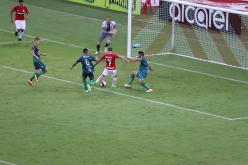 SO PAULO PERDE PARA O INTERNACINAL NO BEIRA RIO E SAI DO GRUPO DE CLASSIFICAO