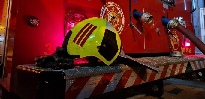 PRINC�PIO DE INC�NDIO ATINGE RESTAURANTE EM RIO GRANDE