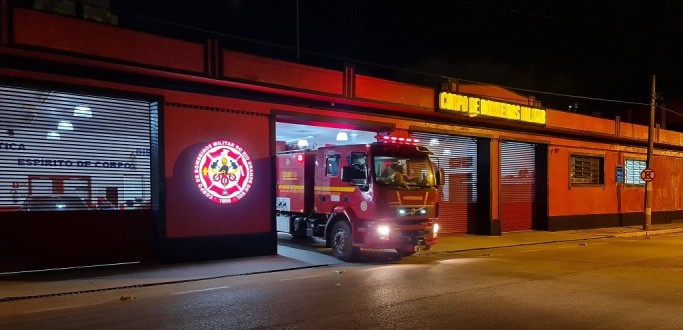 CONSULT�RIO M�DICO � ATINGIDO POR PRINC�PIO DE INC�NDIO NO CENTRO